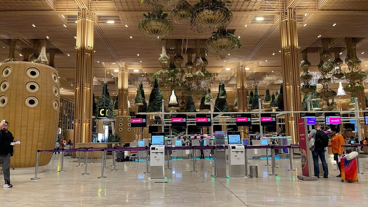 Bangalore Airport (BLR) Lounge Guide 2026: Which Credit Card Gets You In?